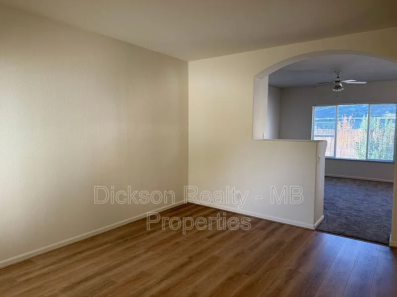 3 bed, 2.0 bath, 1437 sqft, $2,750 — Photo 3