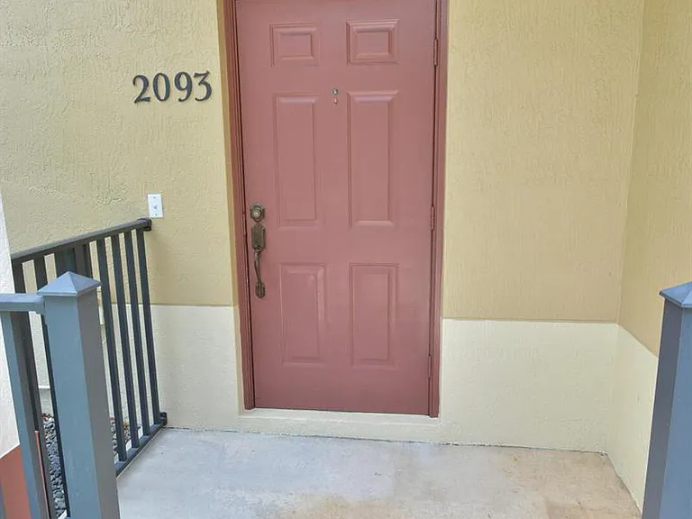 2093 SE Fern Park Dr — Photo 1