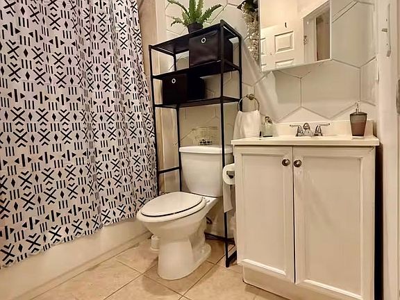 5th image of 1138 Summit Ave #201