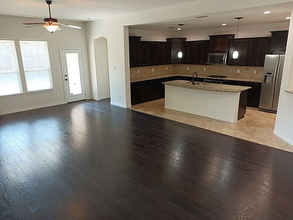 4th image of 1704 Freedom Dr