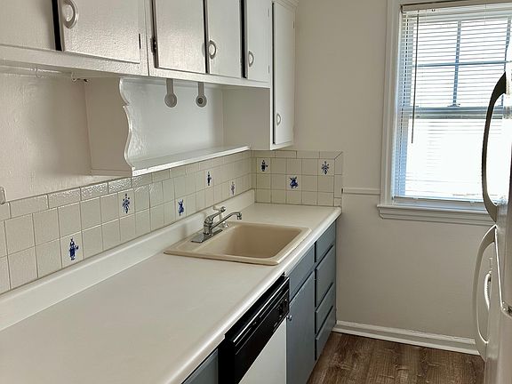 3rd image of 588 Franklin Ave APT 1