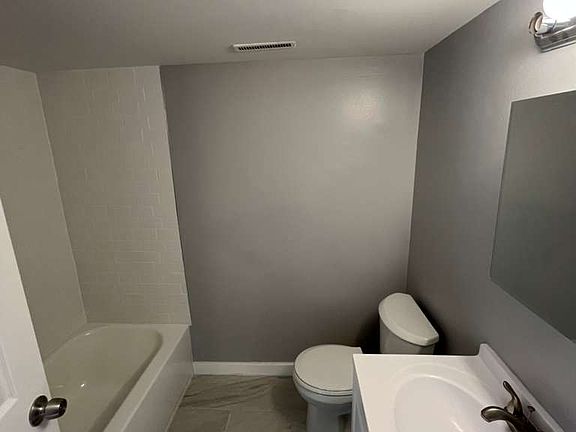 4th image of 76 Sherman Ave #4B
