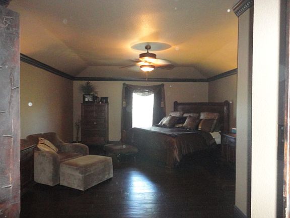 4th image of 2607 Oakwood Glen Dr