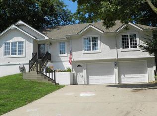 16800 E Kerrington Ct, Independence, MO 64055