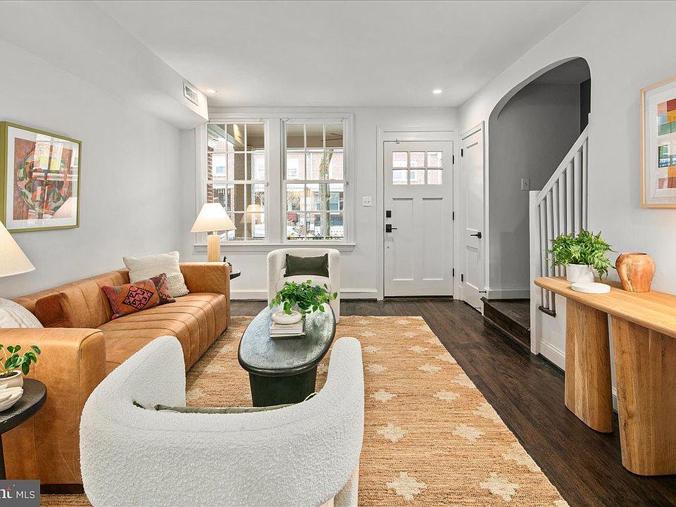 1st image of 1722 Lang Pl NE