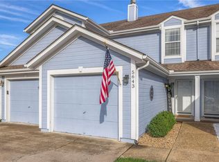 5643 NW Plantation Dr, Lees Summit, MO 64064
