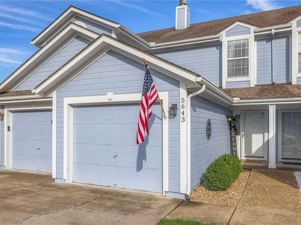 5643 NW Plantation Dr, Lees Summit, MO 64064