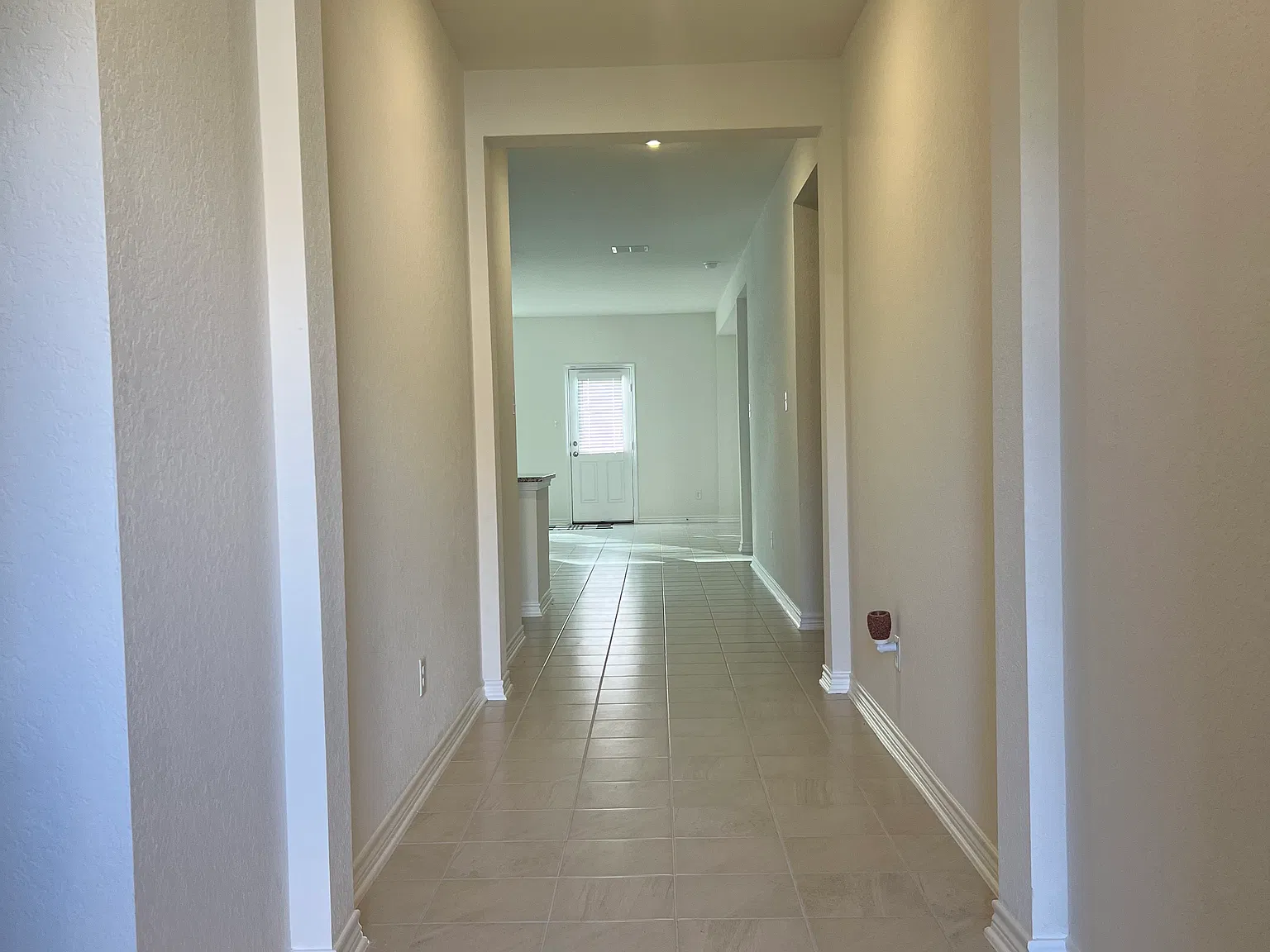 4 bed, 2003 sqft, $1,950 — Photo 3
