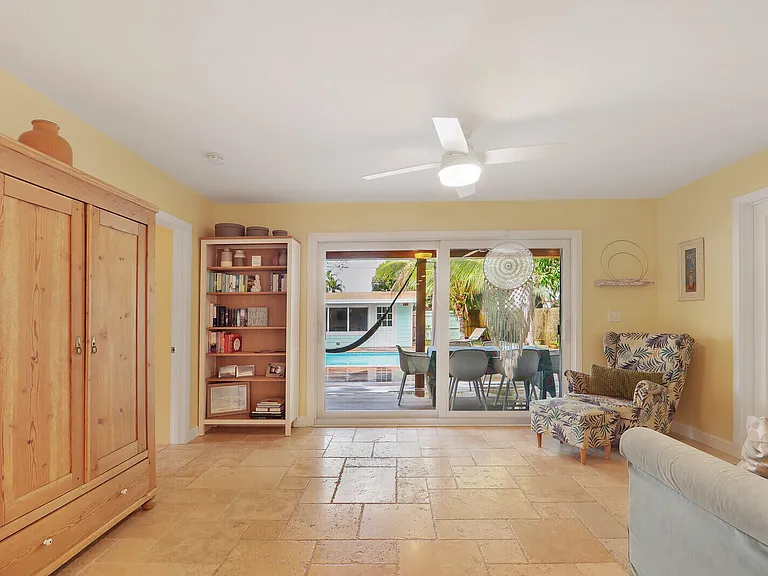 721 N Lakeside Dr — Photo 16