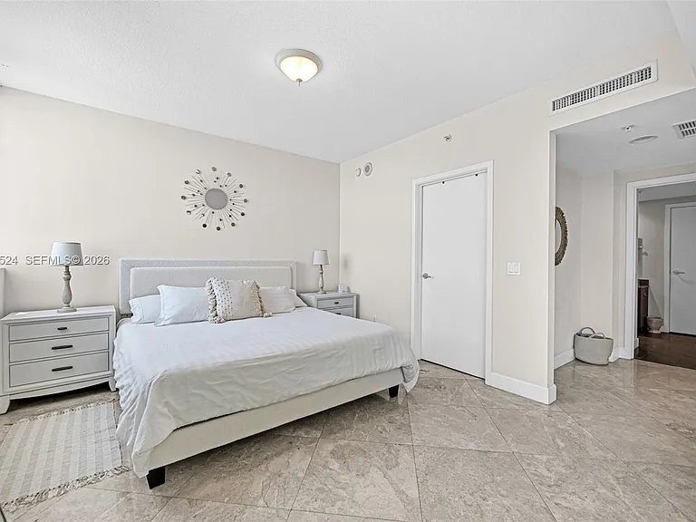 3801 Collins Ave #1102 — Photo 29