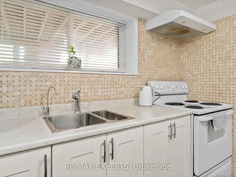 423A Valermo Dr #BASEMENT — Photo 27