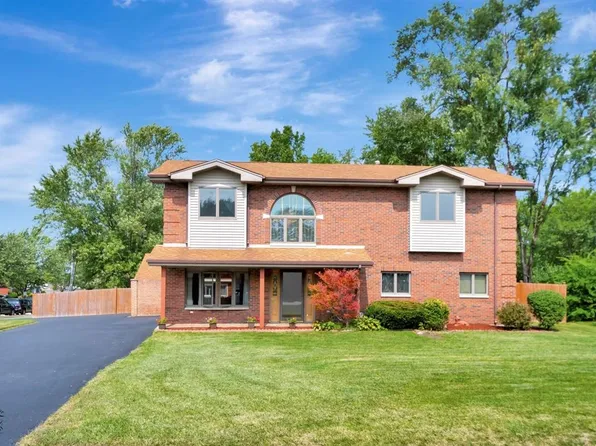 8770 169th St, Orland Park, IL 60462