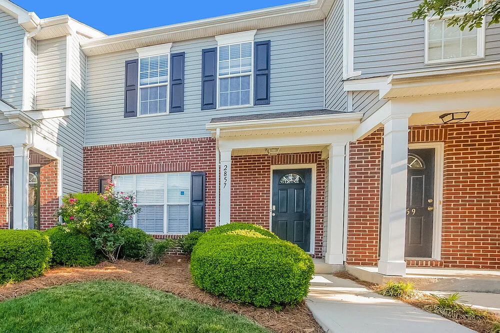 3 bed, 2.5 bath, 1359 sqft, $1,960 — Photo 4