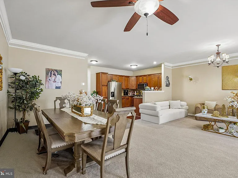 390 Auburn Ct — Photo 5