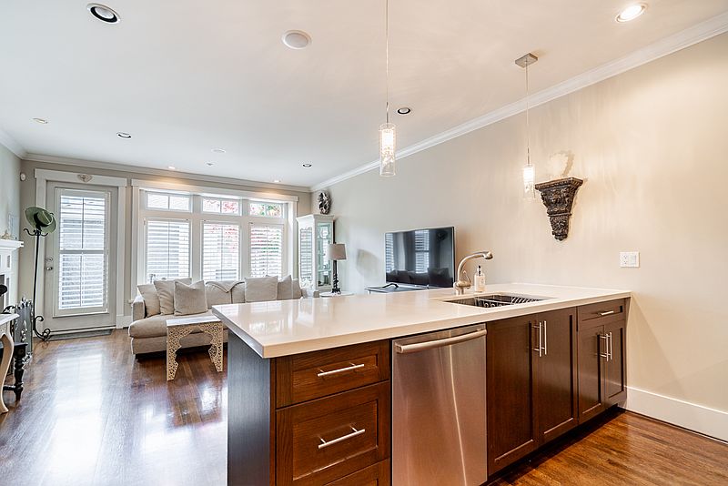 Vancouver House for rent - 2 Bedrooms — photo 2