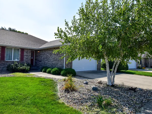 1388 S Turtle Dr #B, Pontiac, IL 61764