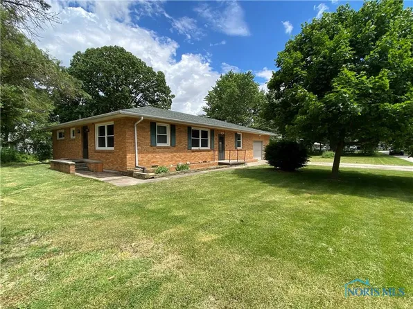 25742 Luckey Rd, Perrysburg, OH 43551