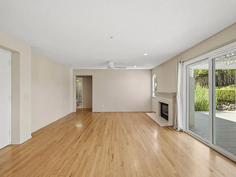 4125 Fireside Ct — Photo 8