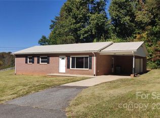 1882 Guildwood Pl, Hudson, NC 28638