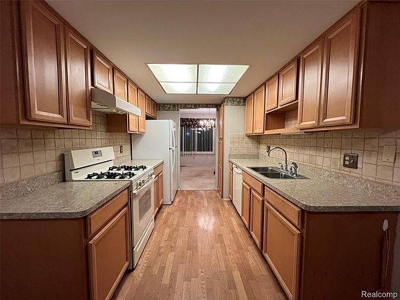 4th image of 37407 Charter Oaks Blvd