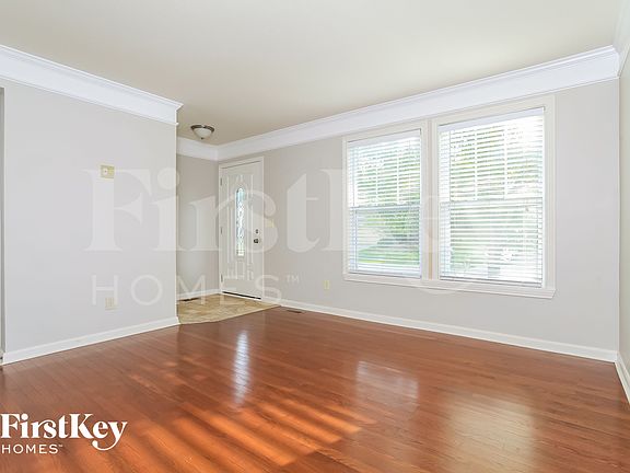 4th image of 20 Shady Creek Ln