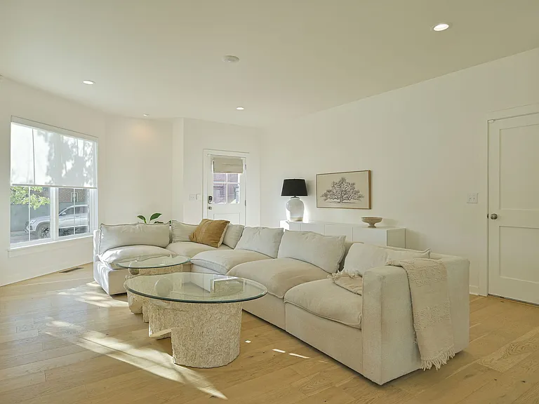 1300 N Blackwelder Ave — Photo 11
