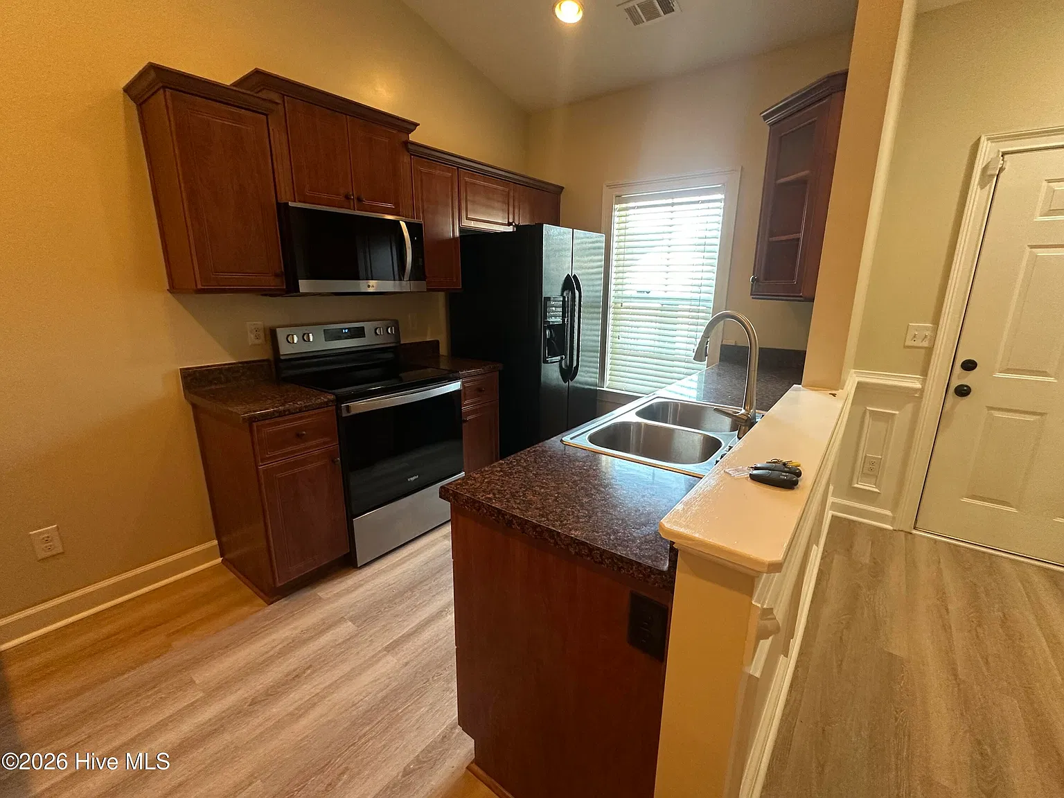 2 bed, 2.0 bath, $1,850 — Photo 4