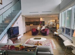 1675 Lions Gate Ln #5, North Vancouver, BC V7P 0E3