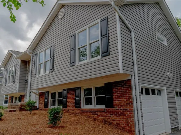 9048 Jefferson Woods Dr, Rural Hall, NC 27045