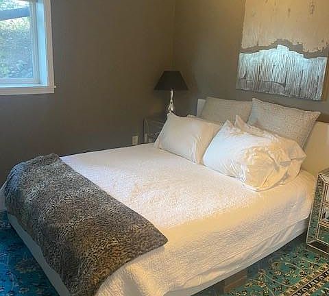 Bedroom #2, Queen size bed