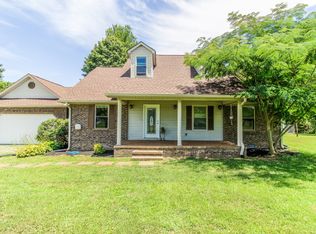2020 Ridge Rd S, Mc Ewen, TN 37101