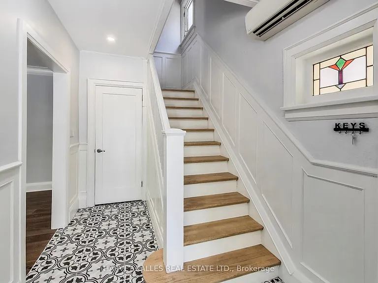 338 Markham St — Photo 2