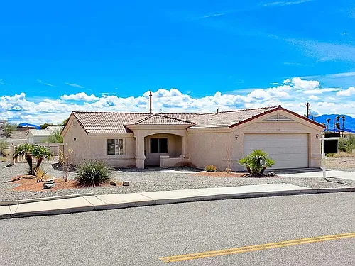 2598 Rainbow Ave N Photo 1