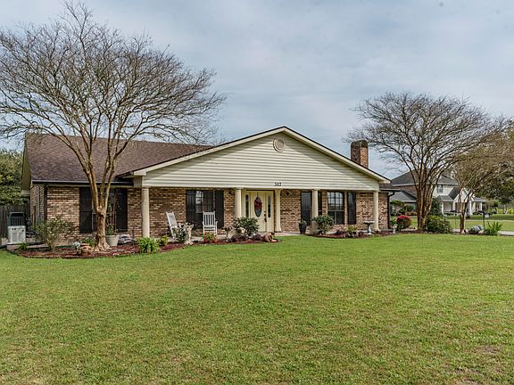 3rd image of 317 Willow Wood Dr