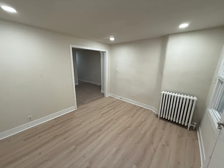 2 bed, 1.0 bath, 520 sqft, $1,300 — Photo 10