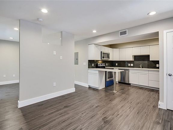 4th image of 935 La Posada Dr #142