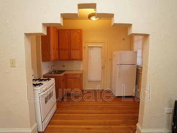 2nd image of 834 N Clarkson St APT 1