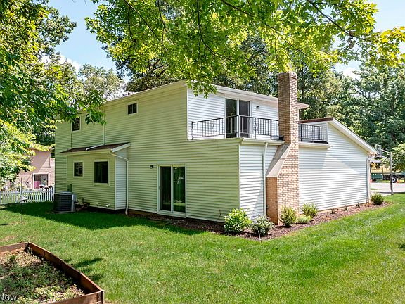3rd image of 16953 Deerfield Dr