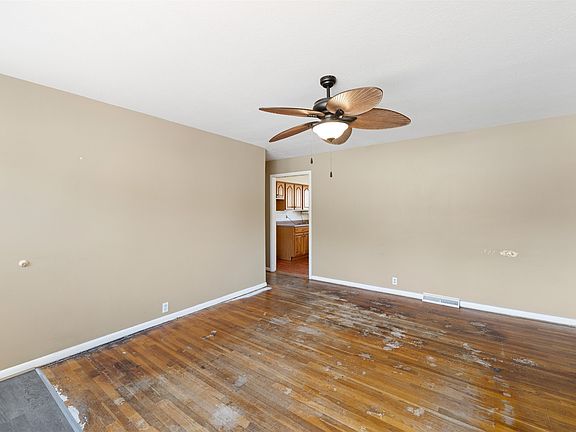 3rd image of 1300 Dover Dr
