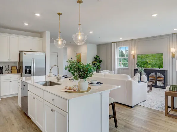 24 Rose Hill Way, Aston, PA 19017