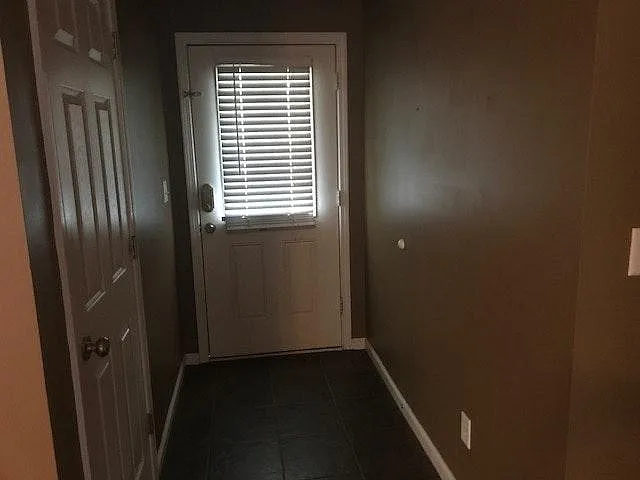 2512 Whitecliff Ln — Photo 10