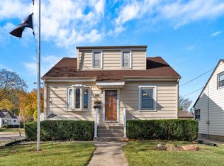 4575 S Vermont Ave, Saint Francis, WI 53235