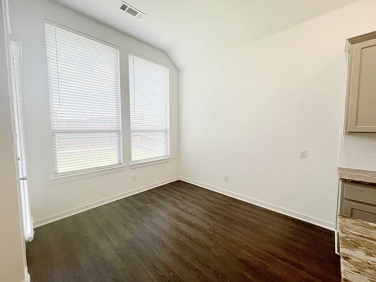 1120 Sheldon Dr — Photo 15
