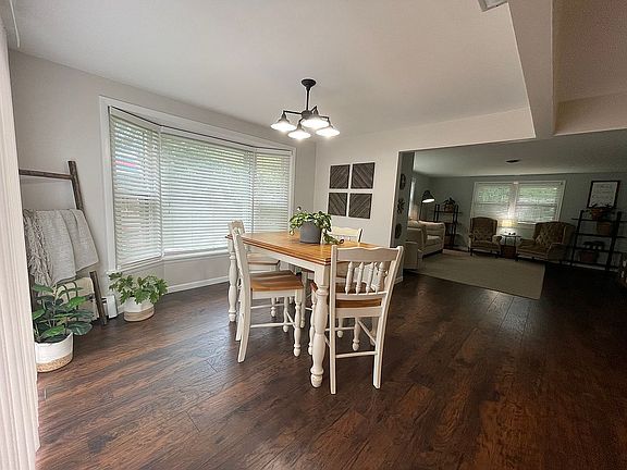 Breakfast nook/Open Concept 