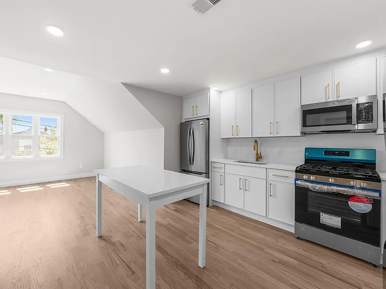 5 Pavonia Ct #2 — Photo 2