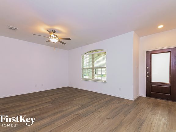3rd image of 1233 Sequoia Ln