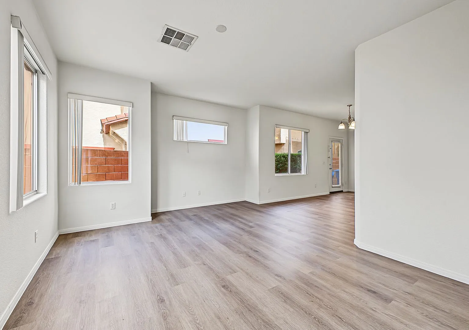Gated Gem In Great Southeast Area! — Photo 4