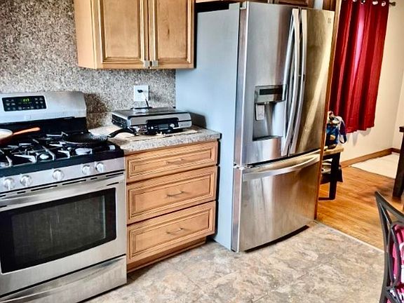 2nd image of 24524 Raven Ave