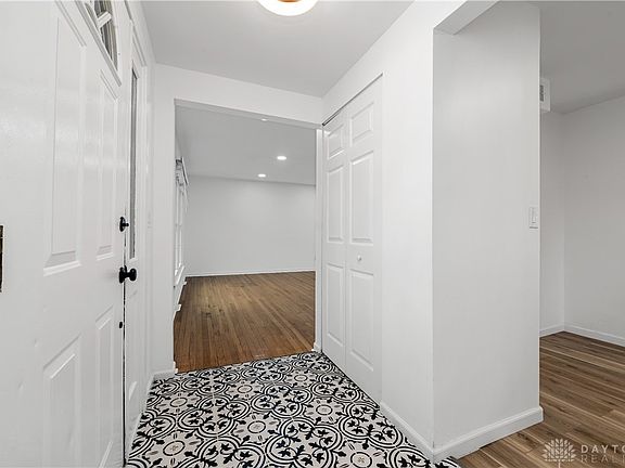 3rd image of 805 Endor Ct