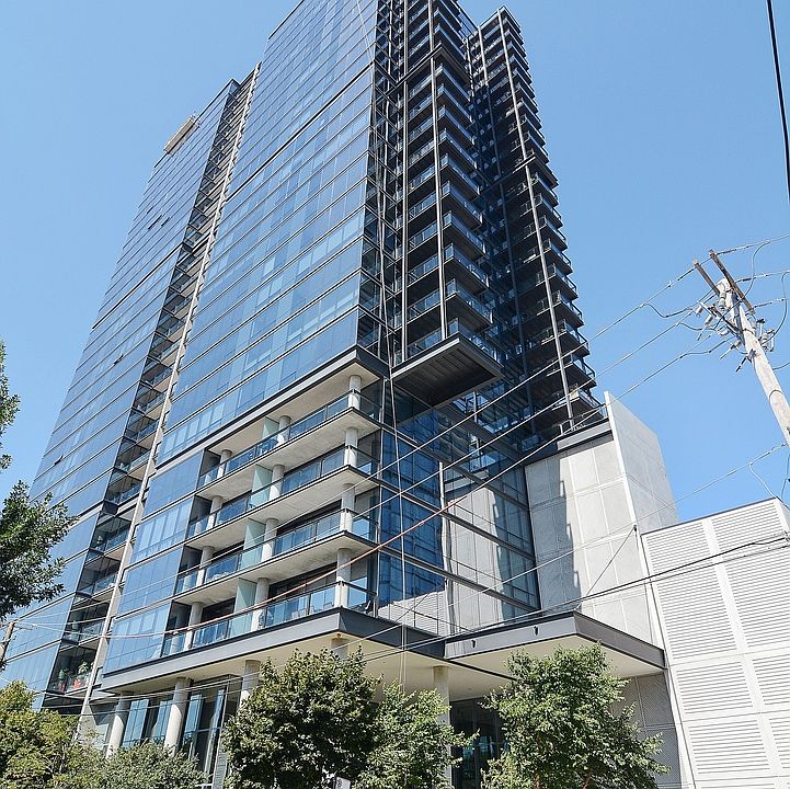 1st image of 860 W Blackhawk St Unit 2105